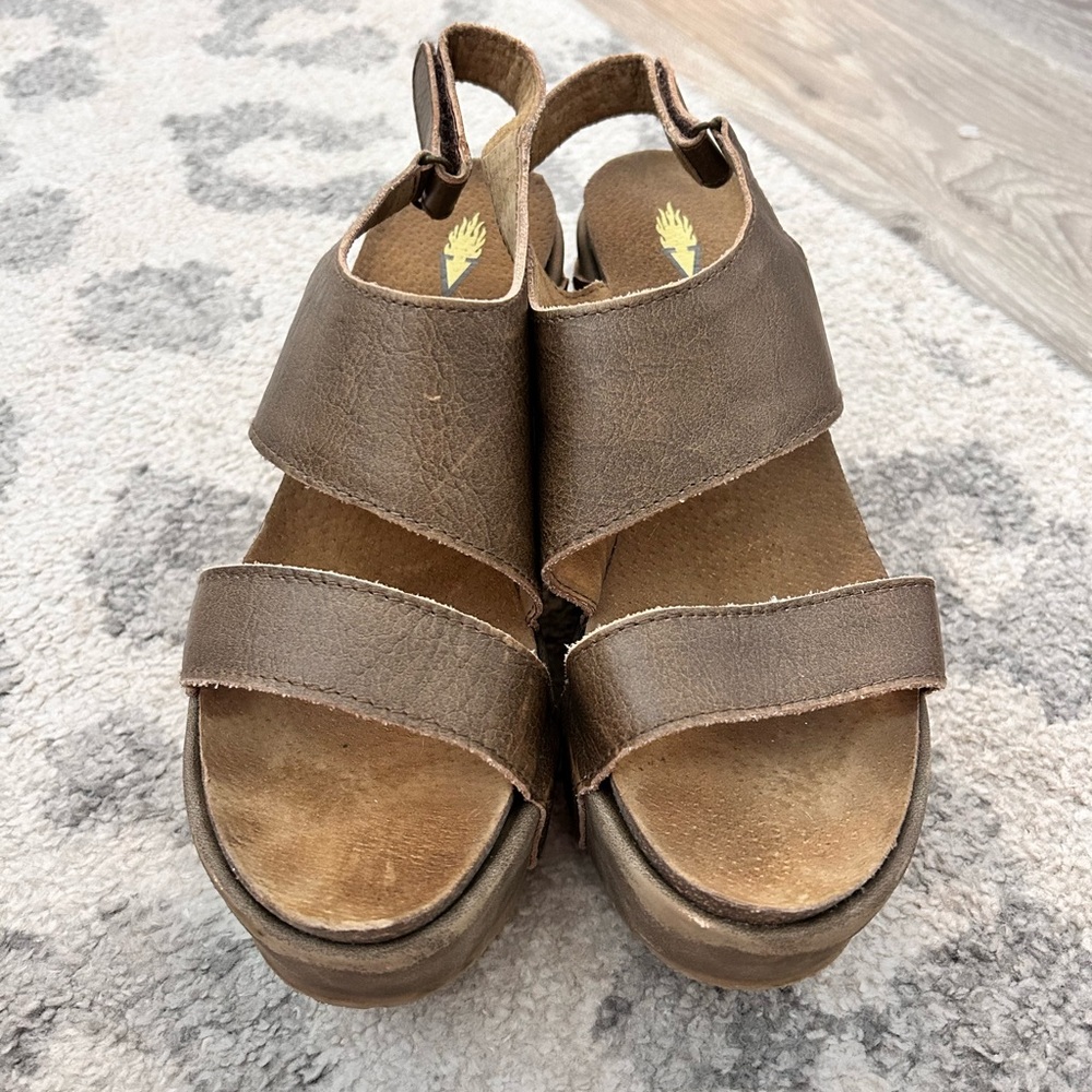 Volatile Wedges Size 10 - image 1